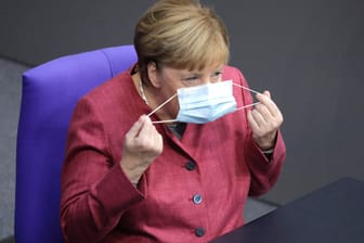 Angela Merkel: Die Bundeskanzlerin berät mit den Ministerpräsidenten über schärfere Corona-Maßnahmen.