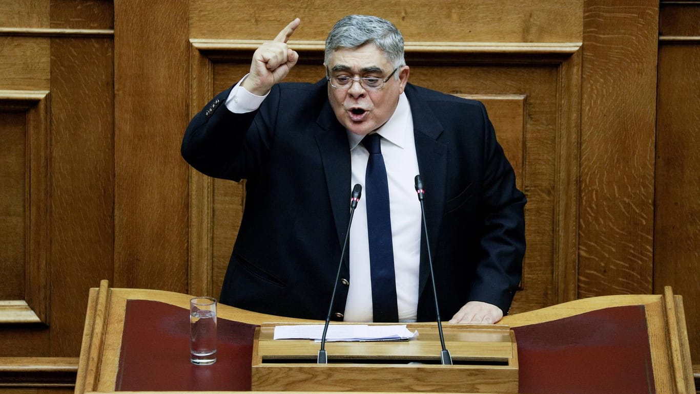 Nikos Michaloliakos: Der Anführer der griechischen Neonazi-Partei "Goldene Morgenröte" ist in Athen zu einer langen Haftstrafe verurteilt worden.