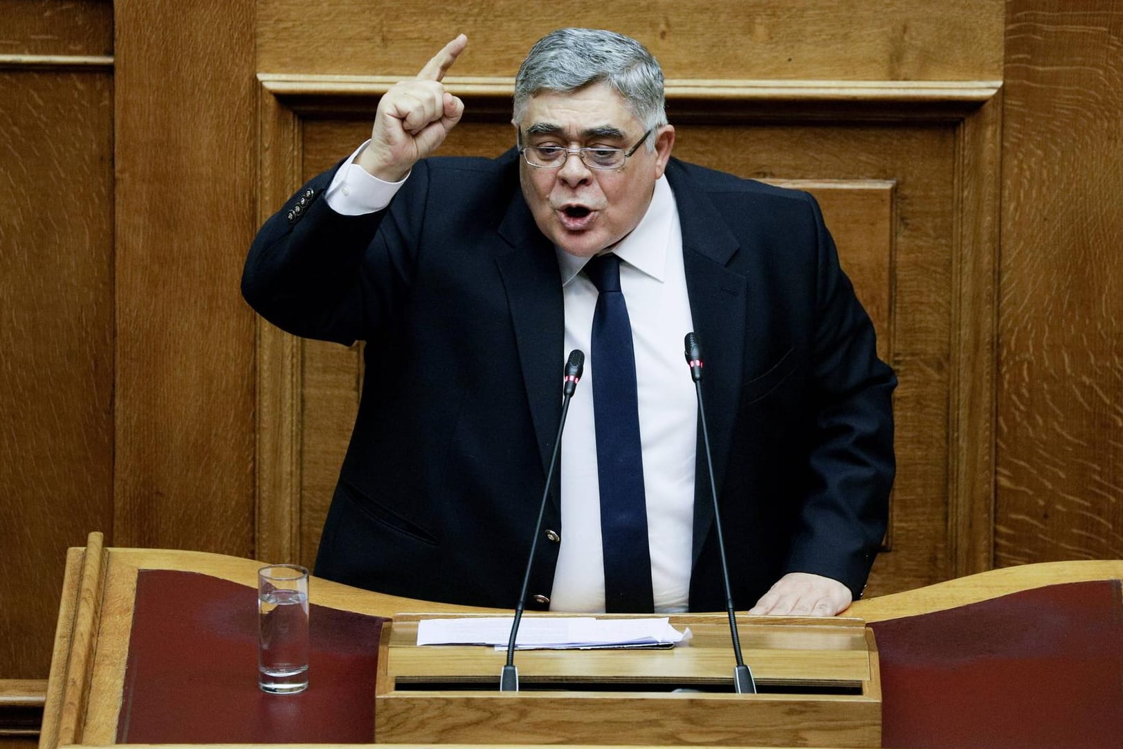 Nikos Michaloliakos: Der Anführer der griechischen Neonazi-Partei "Goldene Morgenröte" ist in Athen zu einer langen Haftstrafe verurteilt worden.