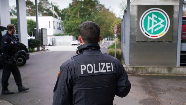 Wegen des Verdachts der Steuerhinterziehung waren auch die Geschäftsräume des DFB durchsucht worden. Wegen des Verdachts der Steuerhinterziehung waren auch die Geschäftsräume des DFB durchsucht worden.