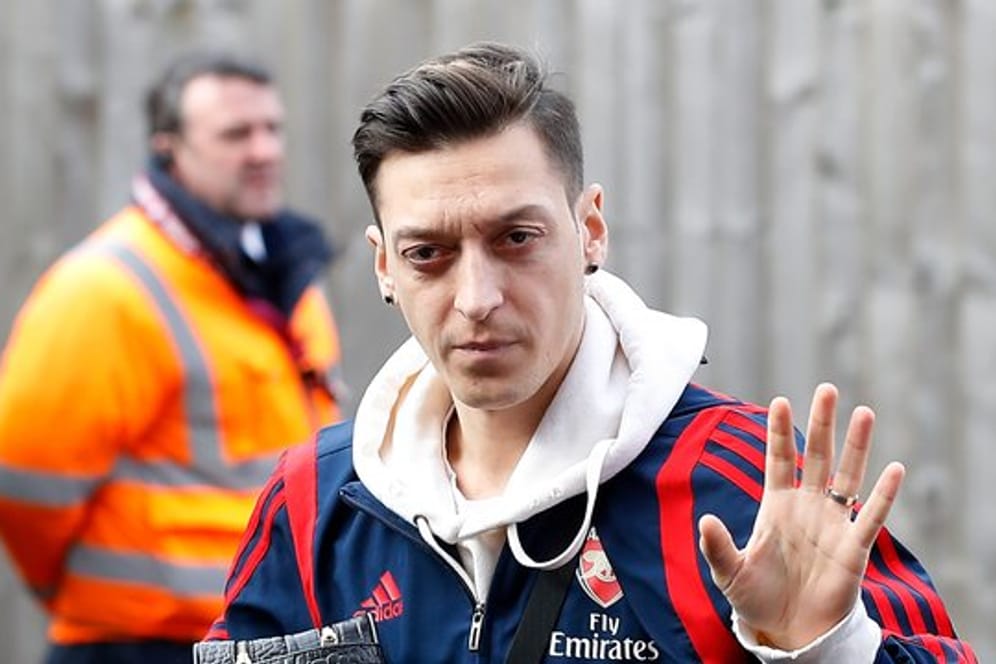 Der ehemalige deutsche Fußball-Nationalspieler Mesut Özil hat im Konflikt um Berg-Karabach Partei für Aserbaidschan ergriffen.