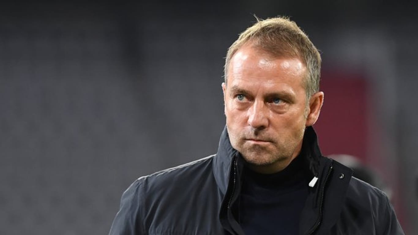Hansi Flick verteidigt Bundestrainer Joachim Löw gegen die Kritik.