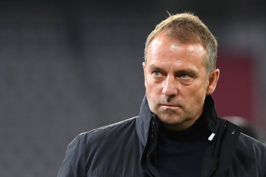 Hansi Flick verteidigt Bundestrainer Joachim Löw gegen die Kritik.