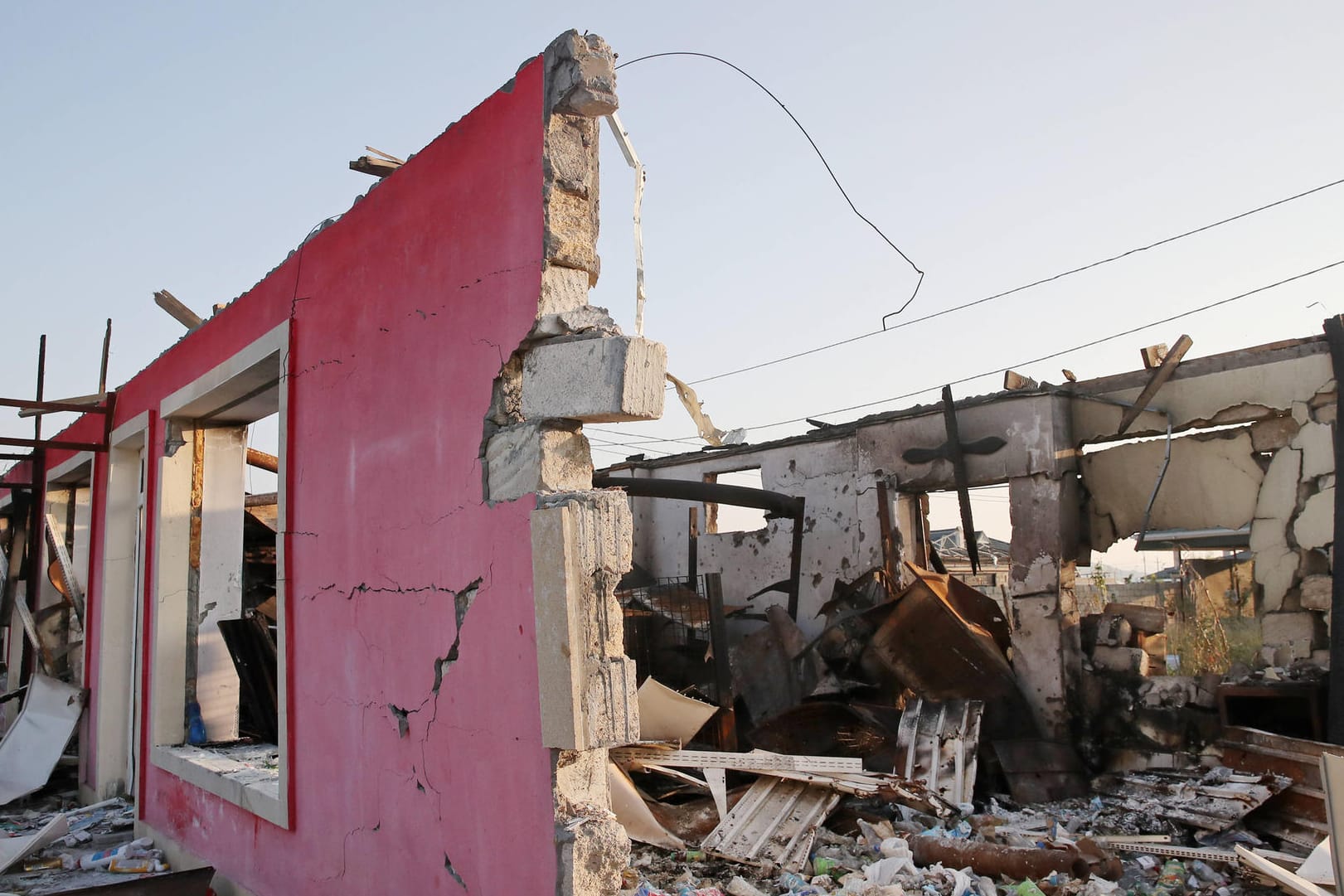 Folgen der Kämpfe in Bergkarabach: Ein zerstörtes Haus in der Ortschaft Chojuk Marjanly.