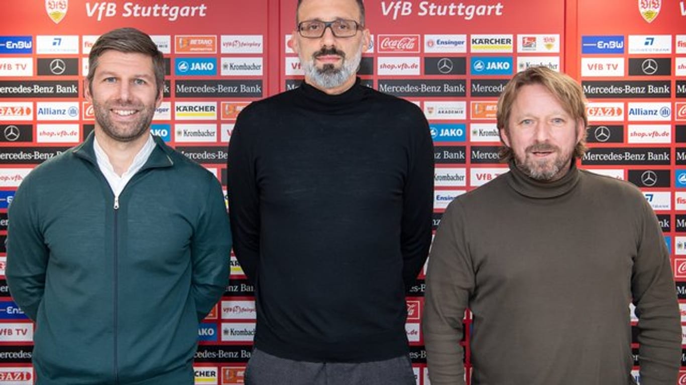 VfB-Vorstand Thomas Hitzlsperger (l-r), Trainer Pellegrino Matarazzo und Sportdirektor Sven Mislintat.