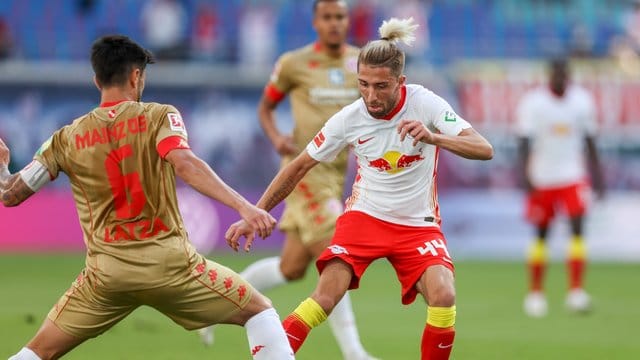 Kevin Kampl (r) hat die Hoffnung nicht aufgegeben, dass die Serie des FC Bayern München zeitnah endet. Kevin Kampl (r) hat die Hoffnung nicht aufgegeben, dass die Serie des FC Bayern München zeitnah endet.