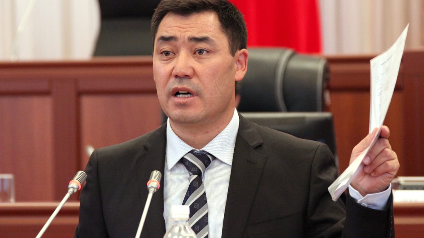 Ministerpräsident Sadyr Schaparow hatte Dscheenbekow zum Rücktritt aufgefordert.