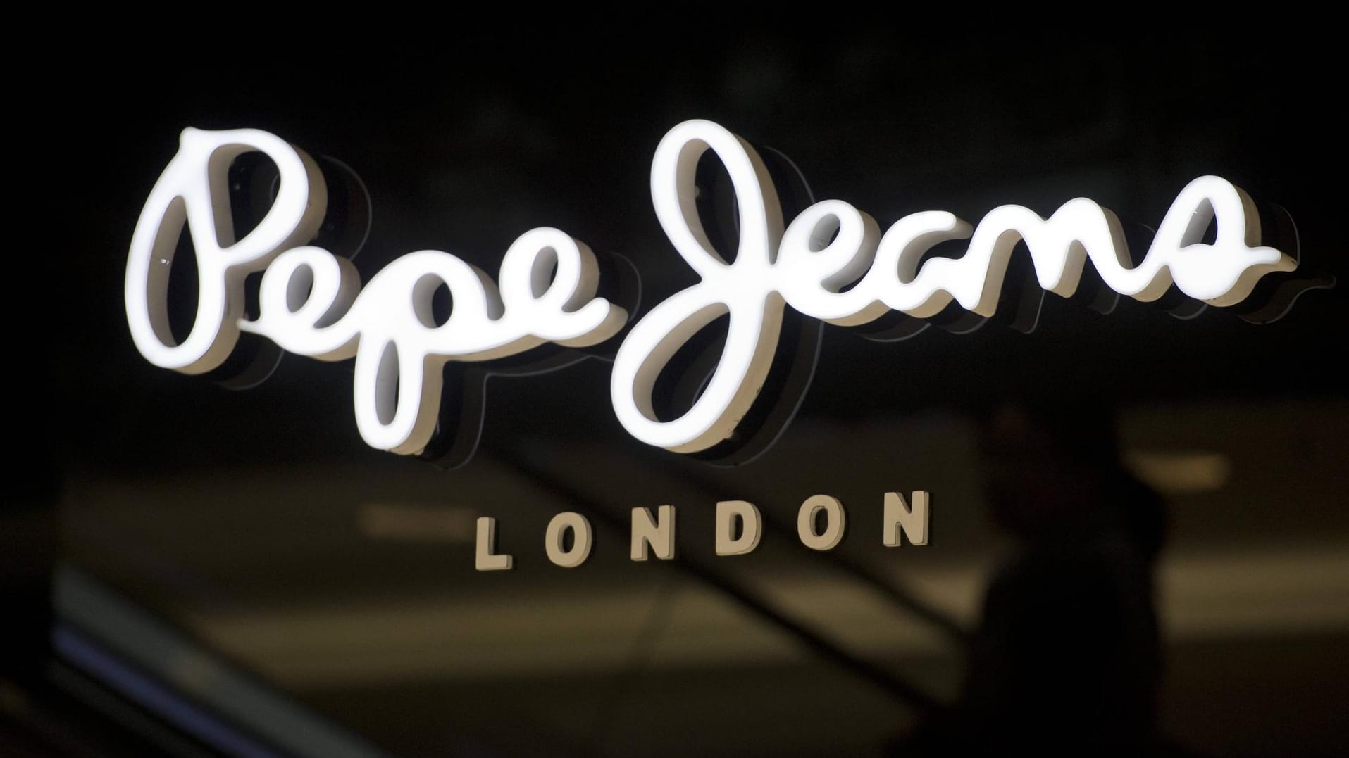 Pepe-Jeans-Logo: Das Unternehmen macht viele Geschäfte zu.