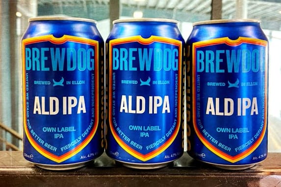 Aldi-Bier von der Edelmarke Brewdog: Die Craft-Bier-Brauerei Brewdog und Aldi spenden für jede verkaufte Kiste für den Klimaschutz.