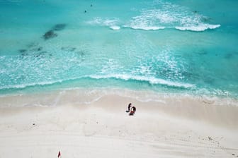 Küste vor Acapulco: Weit draußen, auf dem Meer, fand die Marine eine große Menge Drogen im Wasser. (Symbolbild)