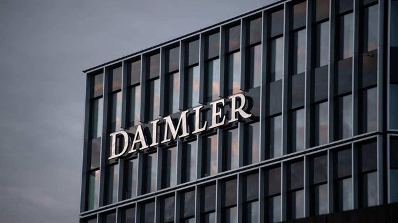 Daimler-Zentrale in Stuttgart-Untertürkheim (Symbolbild): Der Konzern schreibt schwarze Zahlen.