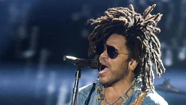 Noch heute benutze er ein Klavier, um Songs zu schreiben, sagt Lenny Kravitz. Noch heute benutze er ein Klavier, um Songs zu schreiben, sagt Lenny Kravitz.