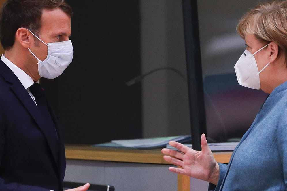 Angela Merkel und Emmanuel Macron in Brüssel: Die EU-Länder wollen bei der Pandemiebekämpfung gemeinsam an einem Strang ziehen.