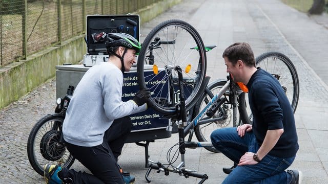 Fahrradschutzbriefe bieten mittlerweile auch der Auto Club Europa (ACE), der Automobil-Club Verkehr (ACV) oder der Auto- und Reiseclub Deutschland (ARCD) an.