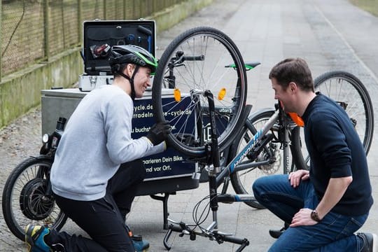 Fahrradschutzbriefe bieten mittlerweile auch der Auto Club Europa (ACE), der Automobil-Club Verkehr (ACV) oder der Auto- und Reiseclub Deutschland (ARCD) an.