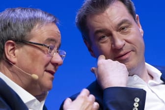 Armin Laschet (l., CDU) und Markus Söder (CSU): In Umfragen zur Kanzlerkandidatur der Union liegt Bayerns Ministerpräsident Söder noch immer vorn.