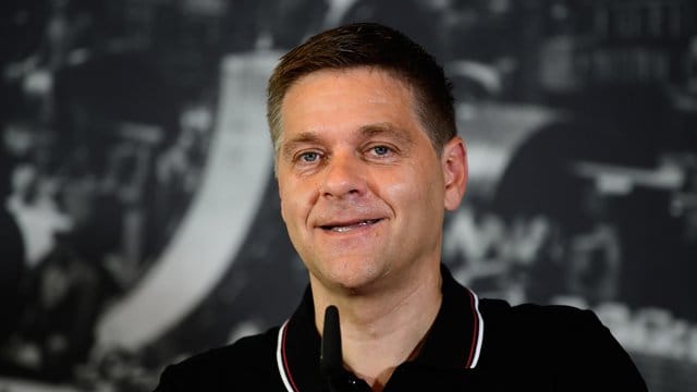 Glaubt nicht an einen Schalke-Abstieg: Union-Geschäftsführer Oliver Ruhnert. Glaubt nicht an einen Schalke-Abstieg: Union-Geschäftsführer Oliver Ruhnert.