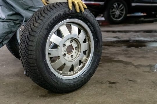 Nicht mehr wechselwillig? Wer sich den Tausch auf Winterpneus mit Ganzjahresreifen sparen will, muss sich auf Kompromisse einstellen.
