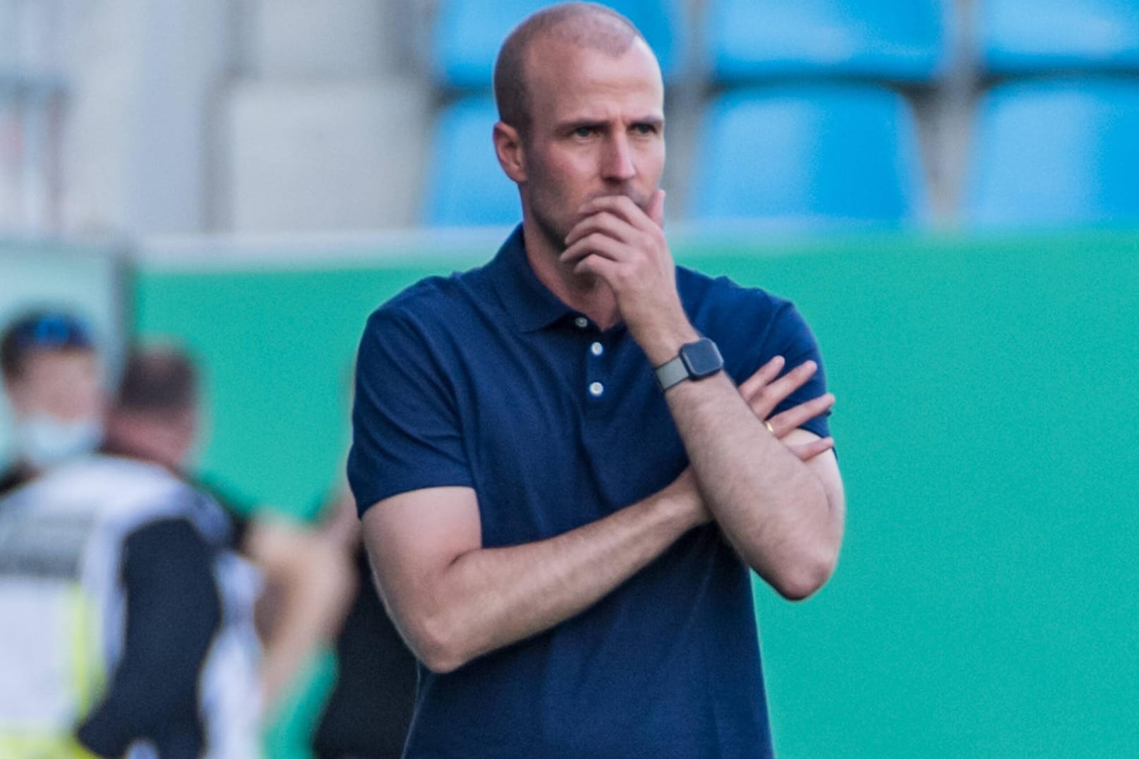 Schreckmoment für Trainer Sebastian Hoeneß und die TSG: Zwei Hoffenheimer wurden positiv auf das Coronavirus getestet.