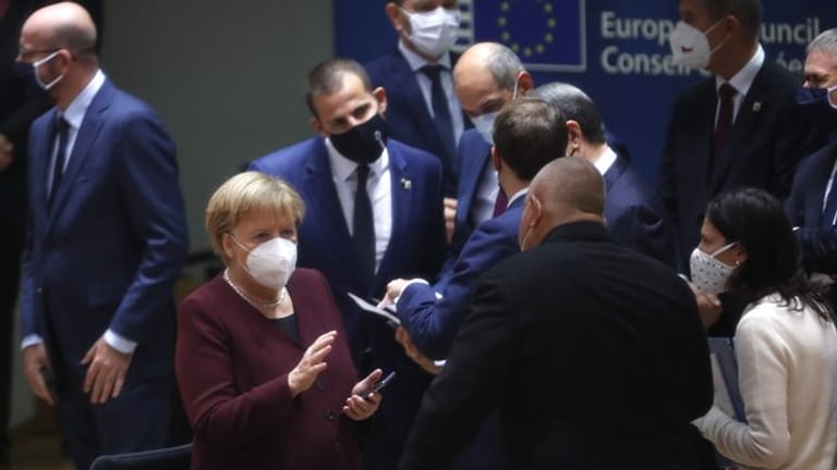 Bundeskanzlerin Angela Merkel im Kreis der Staats- und Regierungschefs beim EU-Gipfel in Brüssel.