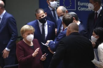 Bundeskanzlerin Angela Merkel im Kreis der Staats- und Regierungschefs beim EU-Gipfel in Brüssel.