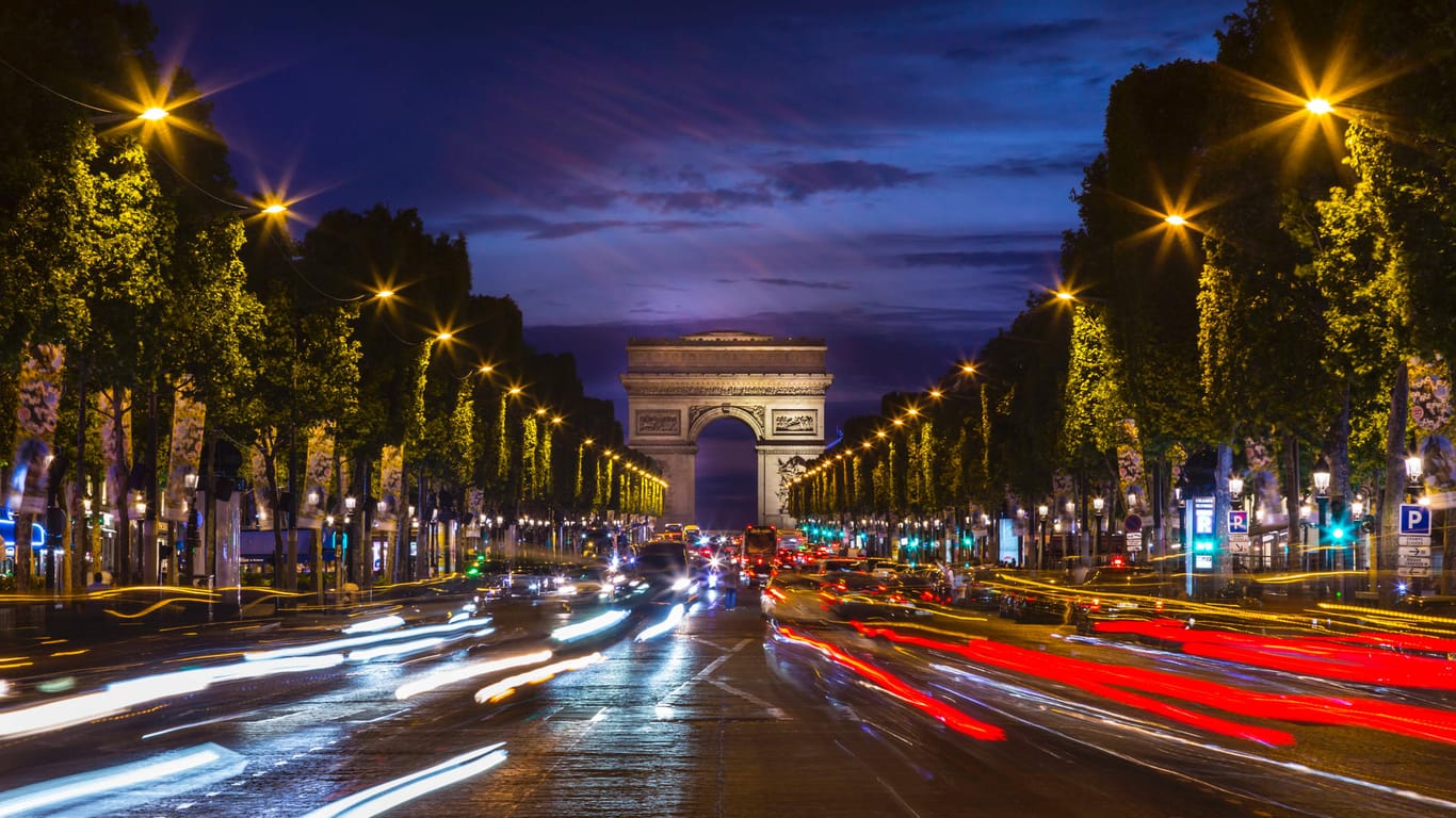 Die Straße zum Arc de Triomphe in Paris: Hier darf bald nur noch mit Tempo 30 gefahren werden.