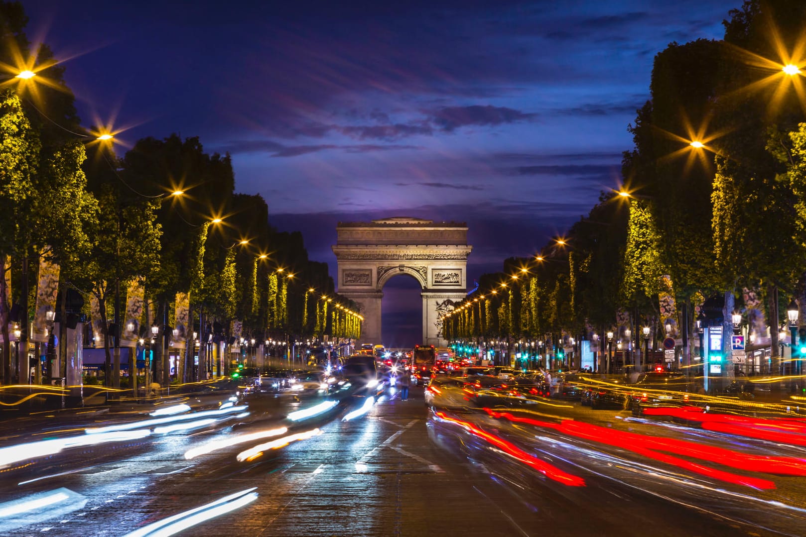 Die Straße zum Arc de Triomphe in Paris: Hier darf bald nur noch mit Tempo 30 gefahren werden.