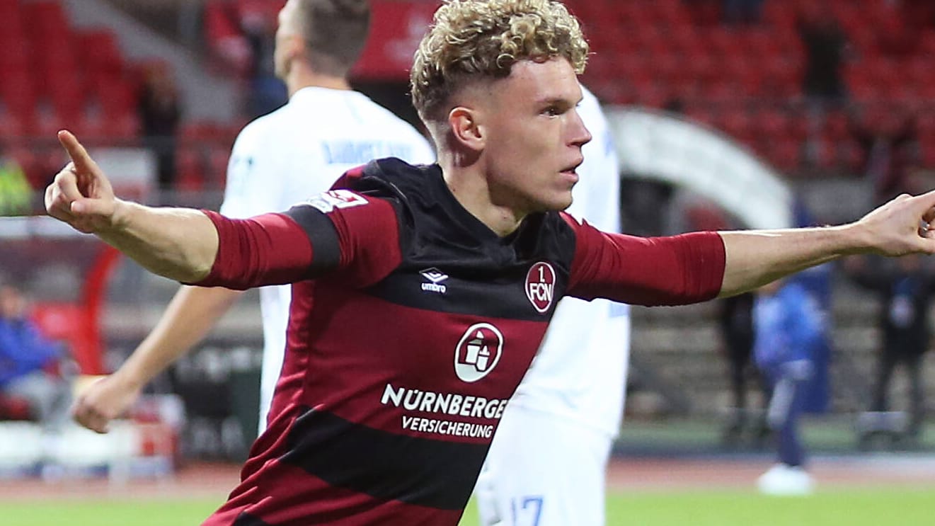 Robin Hack am Jubeln (Archivbild): Der 1. FC Nürnberg wird demnächst von einer anderen Marke ausgestattet als bisher. Robin Hack am Jubeln (Archivbild): Der 1. FC Nürnberg wird demnächst von einer anderen Marke ausgestattet als bisher.