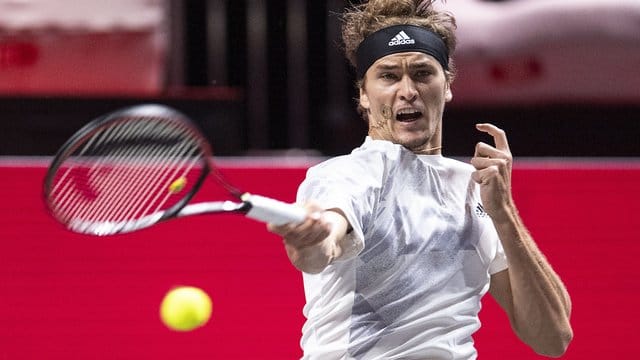 Hat sich in Köln ins Halbfinale gekämpft: Alexander Zverev in Aktion. Hat sich in Köln ins Halbfinale gekämpft: Alexander Zverev in Aktion.