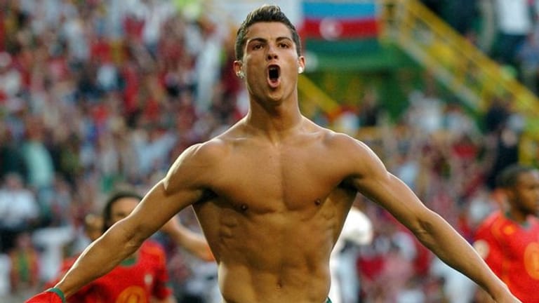 Zeigte immer wieder gern seinen druchtrainierten nackten Oberkörper: Cristiano Ronaldo.