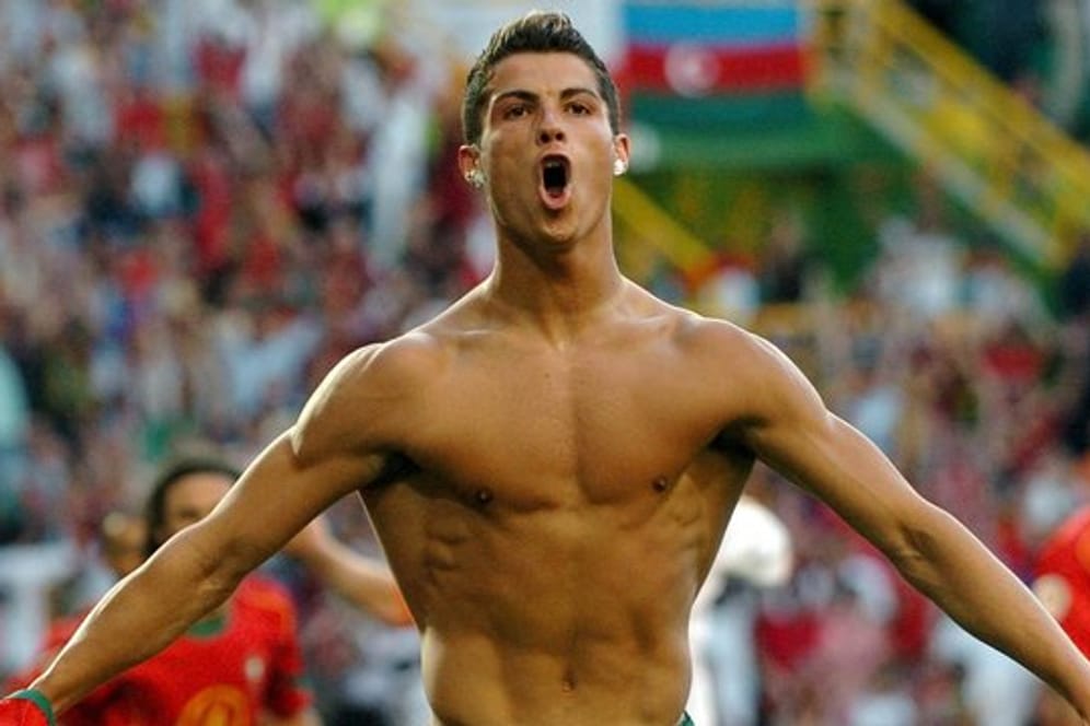 Zeigte immer wieder gern seinen druchtrainierten nackten Oberkörper: Cristiano Ronaldo.