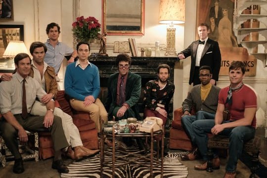 Tuc Watkins als Hank (l-r), Andrew Rannells als Larry, Matt Bomer als Donald, Jim Parsons als Michael, Zachary Quinto als Harold, Robin de Jesœs als Emory, Brian Hutchison als Alan, Michael Benjamin Washington als Bernardund Charlie Carver als Cowboy.