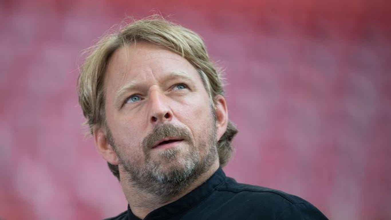 Kann sich vorstellen noch lange beim VfB Stuttgart zu bleiben: Sportdirektor Sven Mislintat.