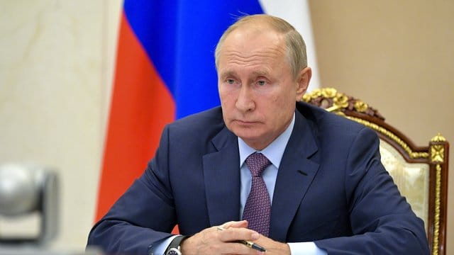 Putin hatte am Freitag eine Verlängerung des Abrüstungsvertrags um mindestens ein Jahr ohne Bedingungen vorgeschlagen. Putin hatte am Freitag eine Verlängerung des Abrüstungsvertrags um mindestens ein Jahr ohne Bedingungen vorgeschlagen.
