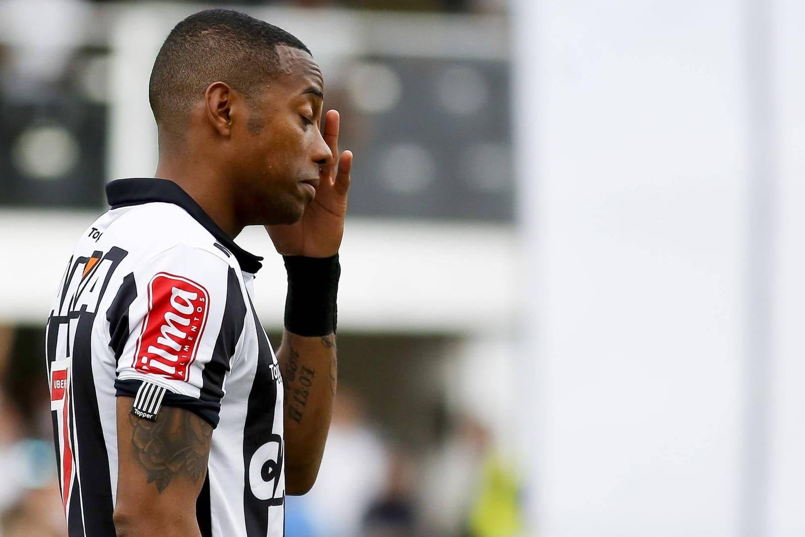 Robinho im Trikot des FC Santos: Der Brasilianer spielte vier Jahre beim AC Mailand.