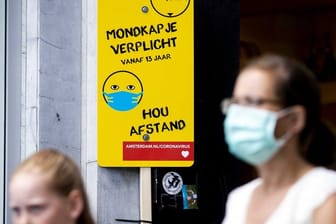 An belebten Orten in Amsterdam ist das Tragen eines Mund-Nasen-Schutzes Pflicht.