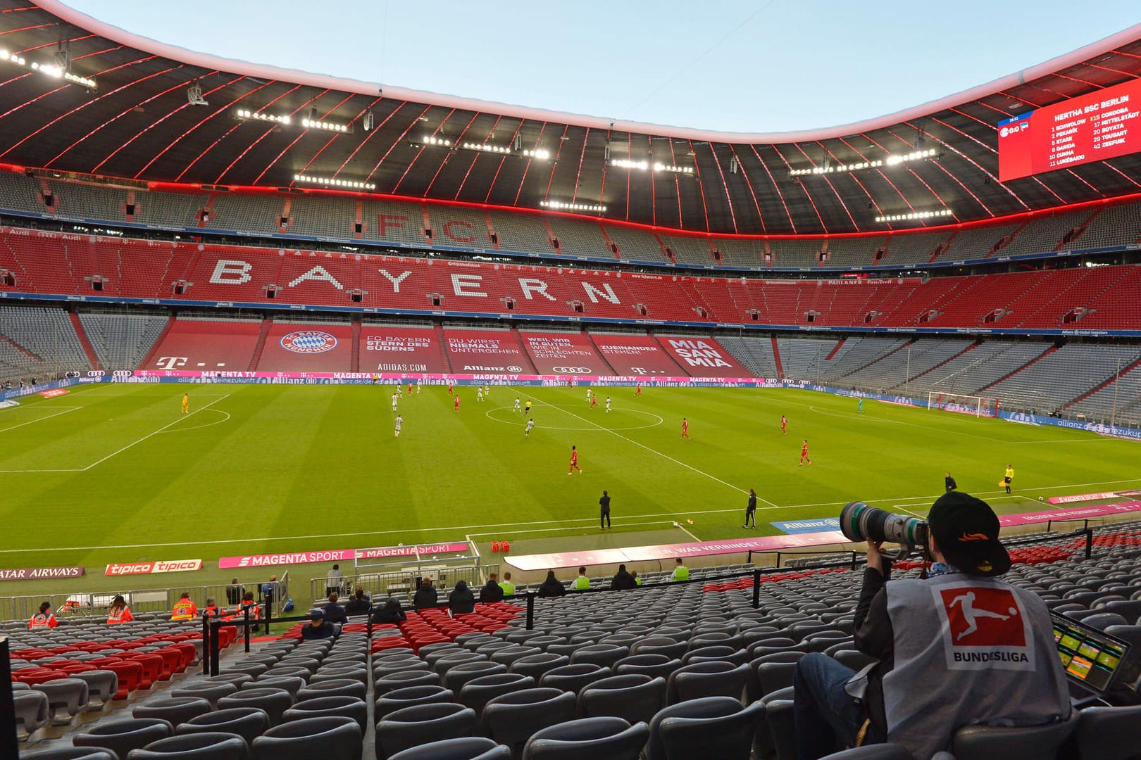 Stadion des FC Bayern München: Im Abendspiel treffen die Bayern auf Arminia Bielefeld.