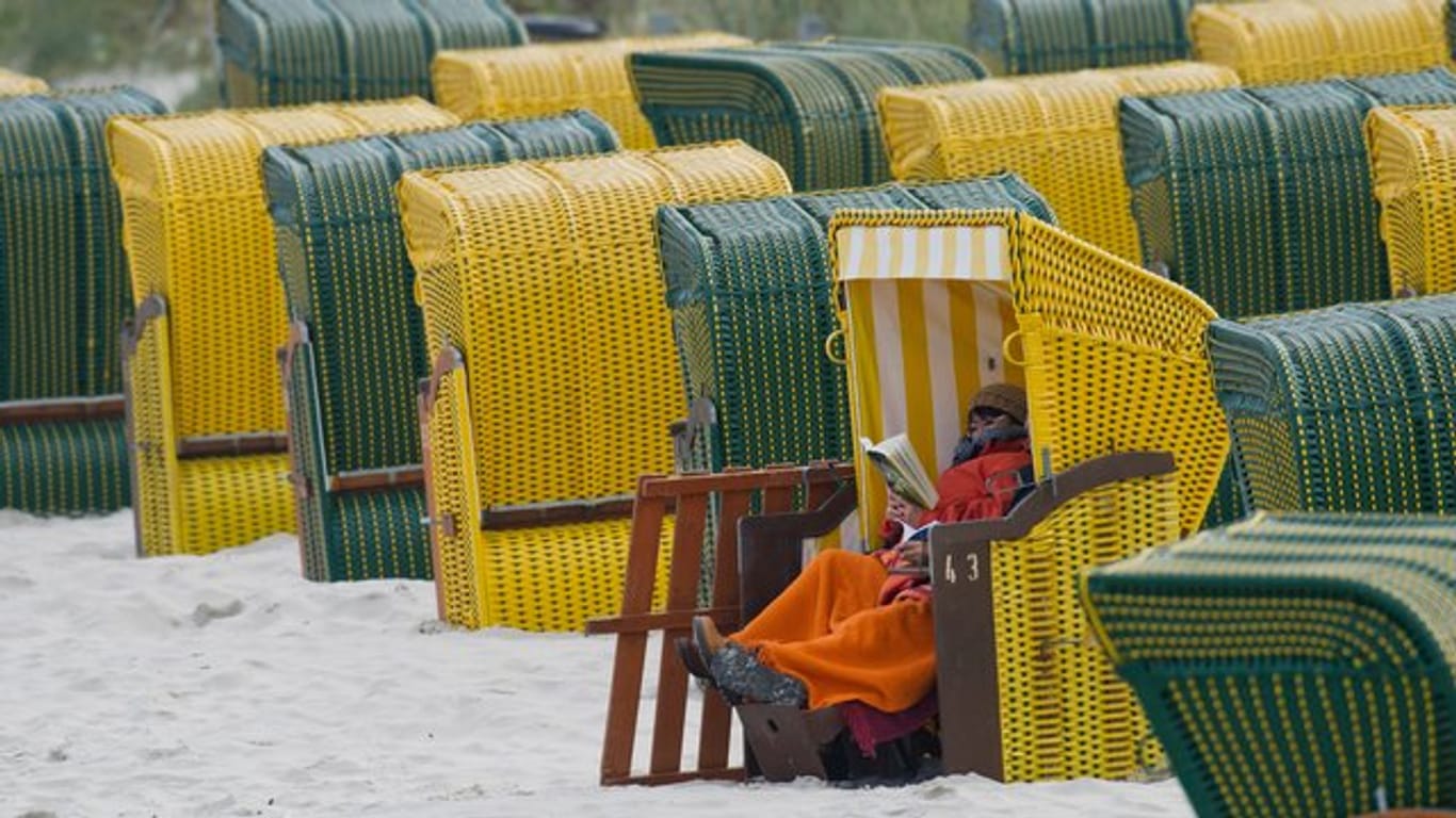 Strandkörbe im Seebad Binz auf Rügen.