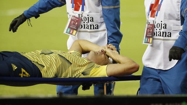 Leverkusens Kolumbianer Santiago Arias hatte sich gegen Venezuela schwer verletzt. Leverkusens Kolumbianer Santiago Arias hatte sich gegen Venezuela schwer verletzt.