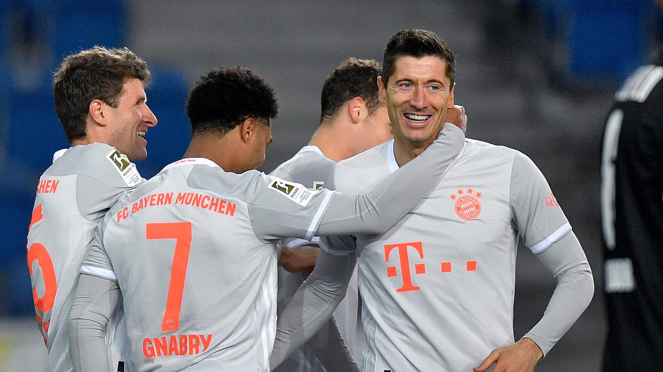 Robert Lewandowski (Mitte): Auch gegen Bielefeld hatte der Pole Grund zum Jubeln. Robert Lewandowski (Mitte): Auch gegen Bielefeld hatte der Pole Grund zum Jubeln.