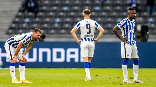 Enttäuscht: Herthas Profis kassierten die dritte Niederlage in Serie. Enttäuscht: Herthas Profis kassierten die dritte Niederlage in Serie.
