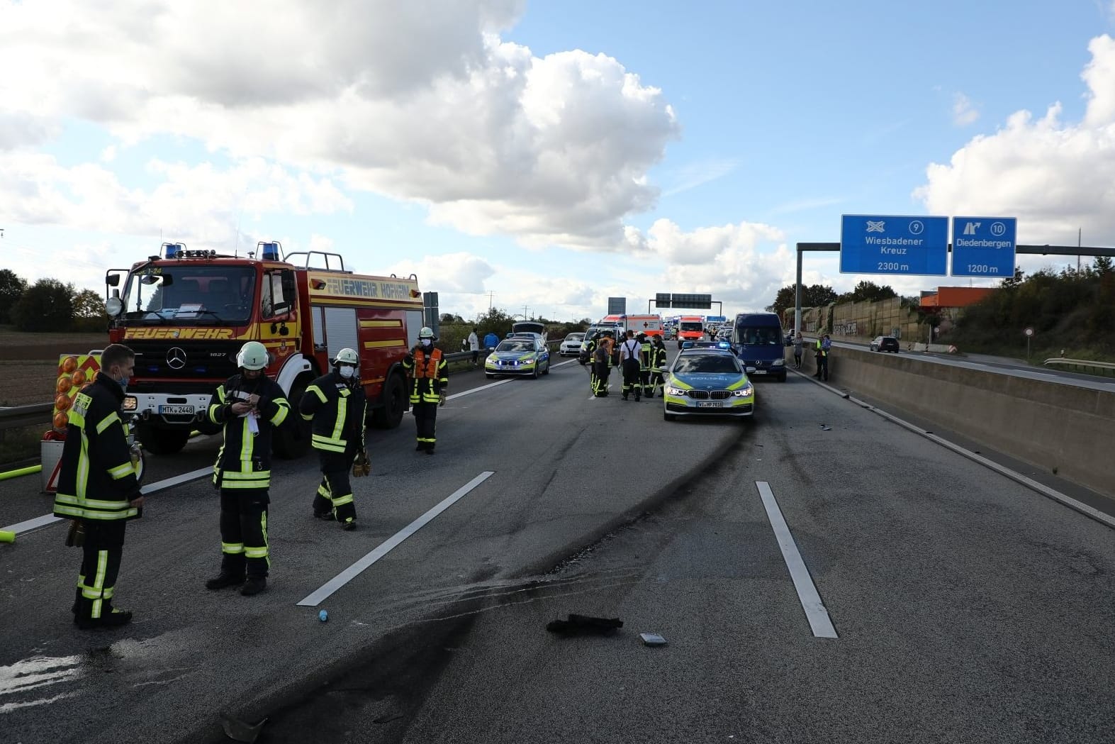 Die Unfallstelle auf der A66: Die Polizei fahndet noch immer nach einem Beteiligten.