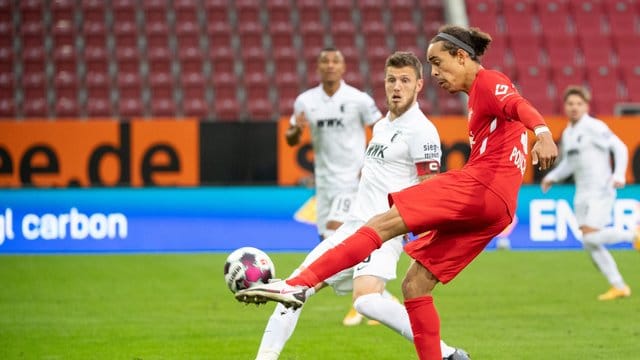 Angesetzt zum Traumtor: Yussuf Poulsen machte den Leipziger Sieg in Augsburg perfekt. Angesetzt zum Traumtor: Yussuf Poulsen machte den Leipziger Sieg in Augsburg perfekt.