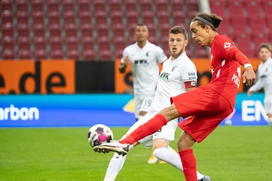 Angesetzt zum Traumtor: Yussuf Poulsen machte den Leipziger Sieg in Augsburg perfekt.
