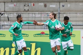Rettete Werder einen Punkt in Freiburg: Niclas Füllkrug (M).