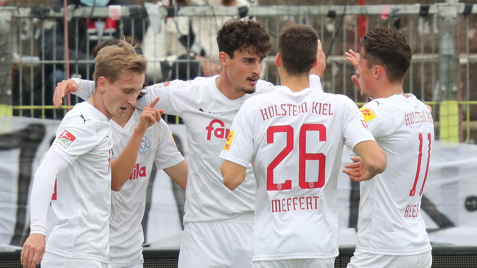 Spieler von Holstein Kiel: Der Nordklub ist mit dem Sieg über die Würzburger Kickers Tabellenführer.