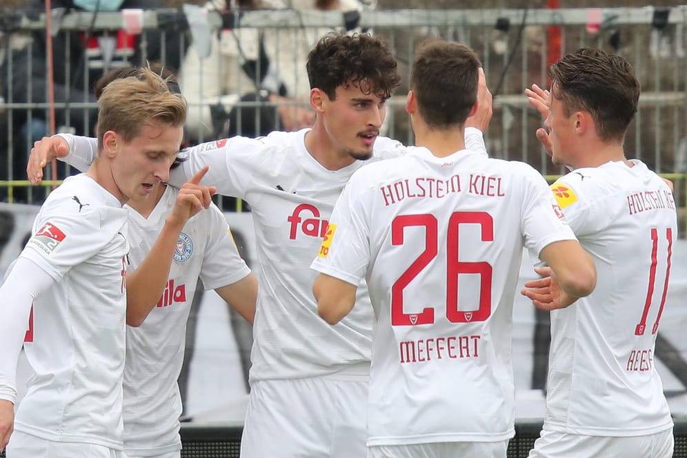 Spieler von Holstein Kiel: Der Nordklub ist mit dem Sieg über die Würzburger Kickers Tabellenführer.