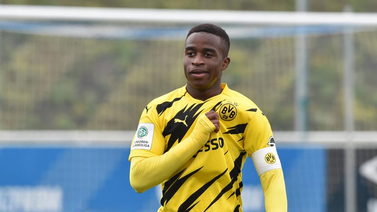 Youssoufa Moukoko: Der 15-Jährige entschied mit einem Hattrick das U19-Derby gegen Schalke.