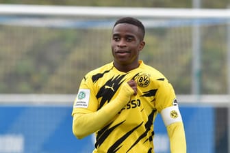 Youssoufa Moukoko: Der 15-Jährige entschied mit einem Hattrick das U19-Derby gegen Schalke.