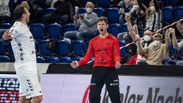 Zeigte sich gegen Flensburg in überragender Verfassung: Kiels Torwart Niklas Landin (r). Zeigte sich gegen Flensburg in überragender Verfassung: Kiels Torwart Niklas Landin (r).